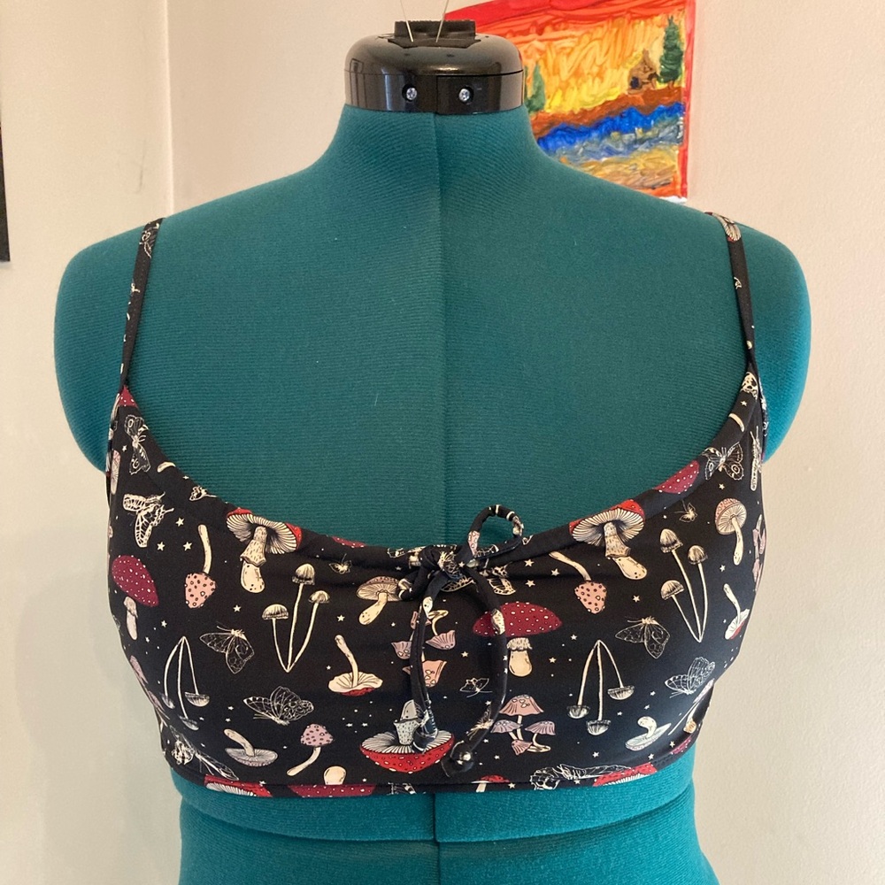 NWOT Hot Topic Mushroom & Butterfly Padded Swim Top Size XL